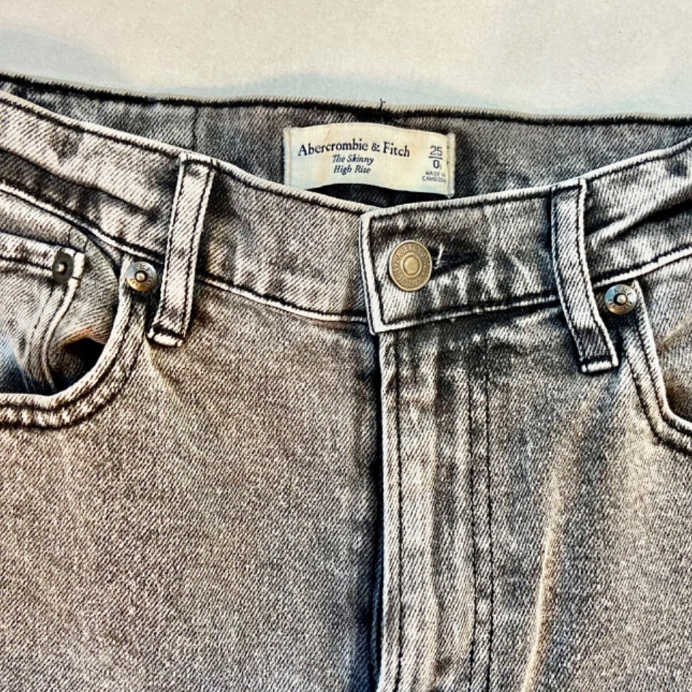 Abercrombie and Fitch Women’s jeans - Picture 2 of 7